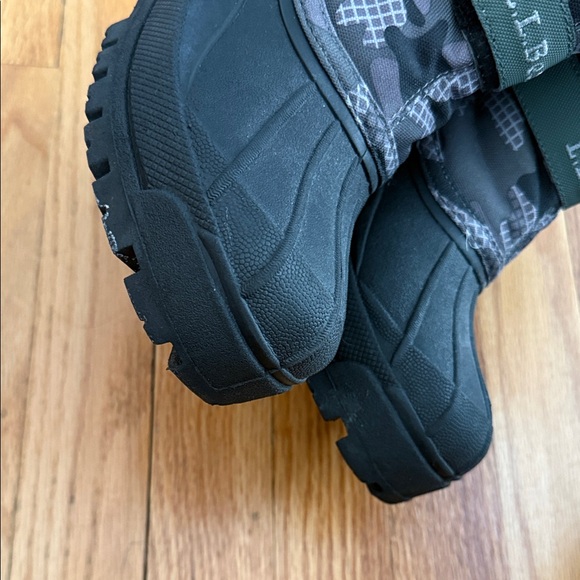 L.L. Bean Black and Gray Camouflage Snow Boots - Picture 3 of 7
